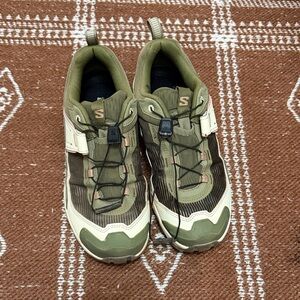 Salomon X Ultra 5 Low Hiking Shoes - LIKE NEW